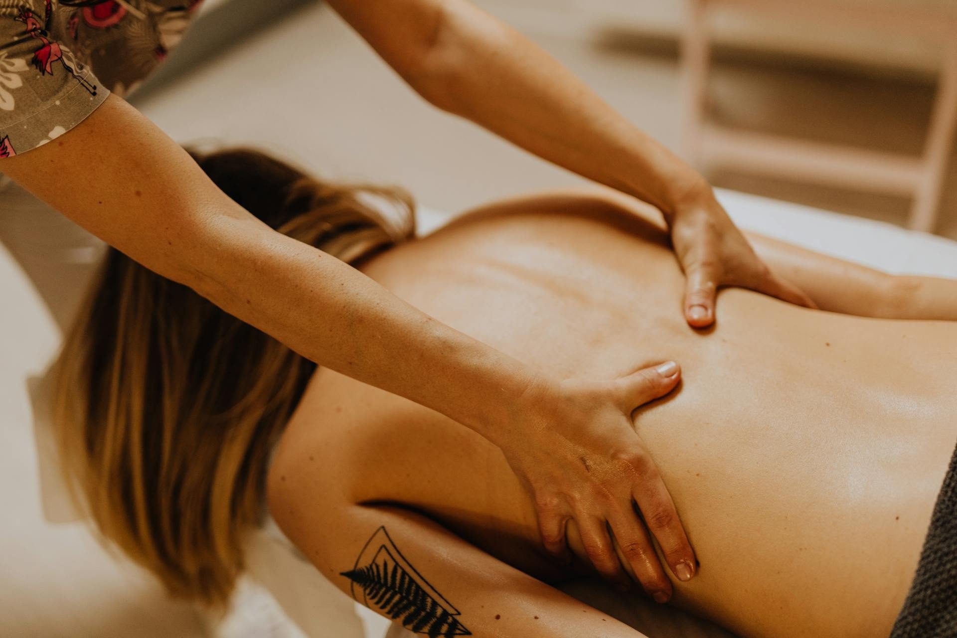 Lomi Lomi Massage – fließende Berührung